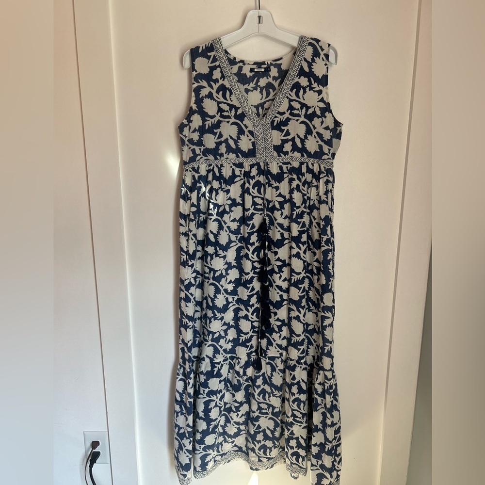Sleeveless La Plage Navy and White Maxi Dress with Floral Print Size Small